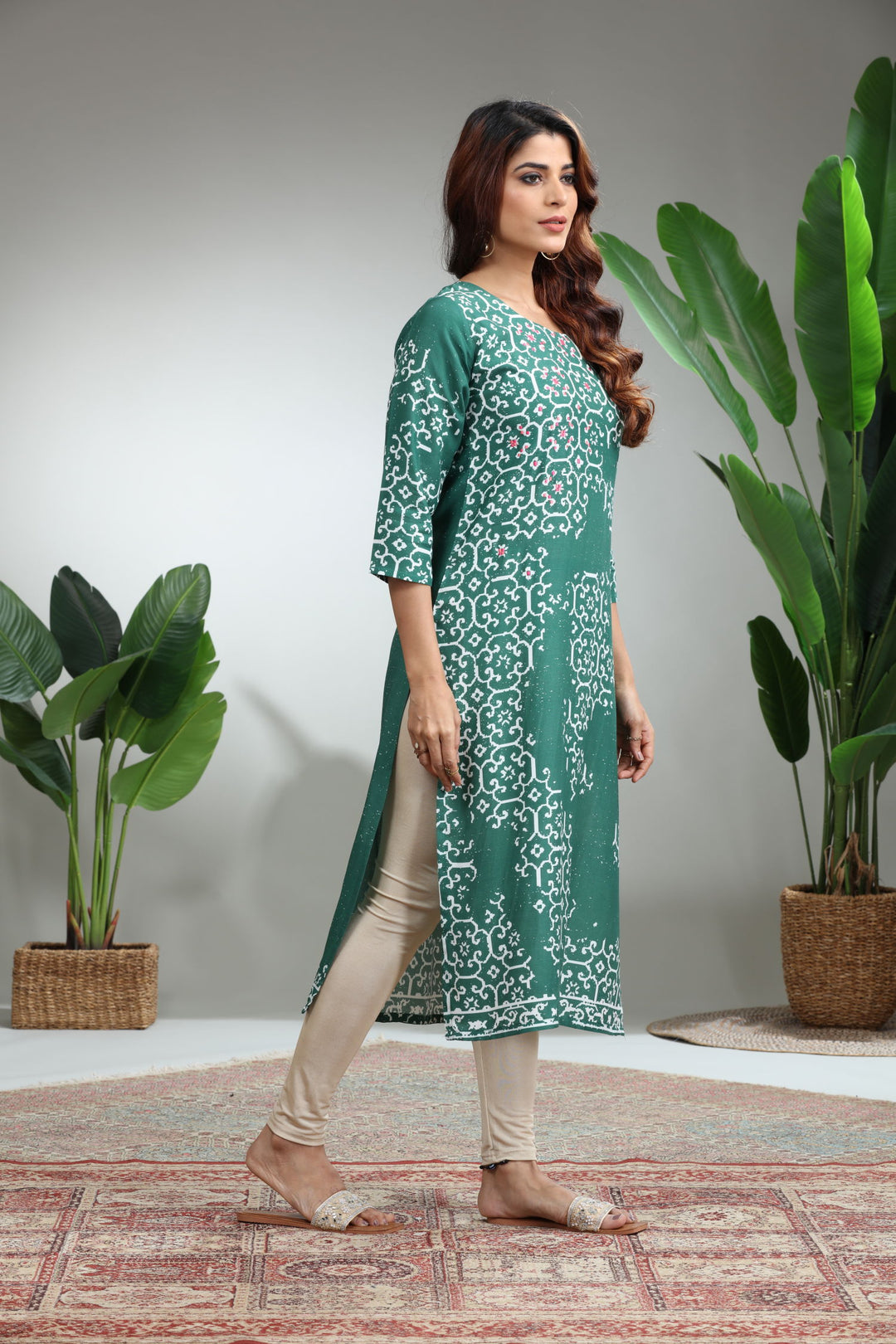 SAMPLE KURTI Green Printed Straight Kurti