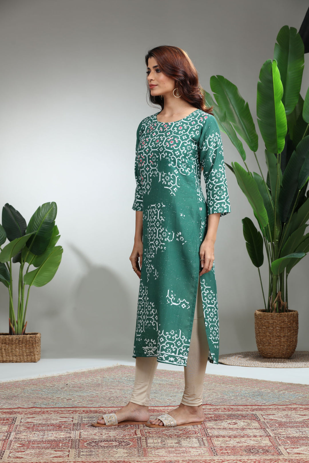 SAMPLE KURTI Green Printed Straight Kurti