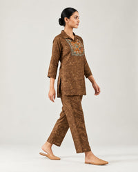 Earthy Brown 