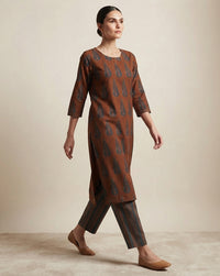 Earthy Brown 